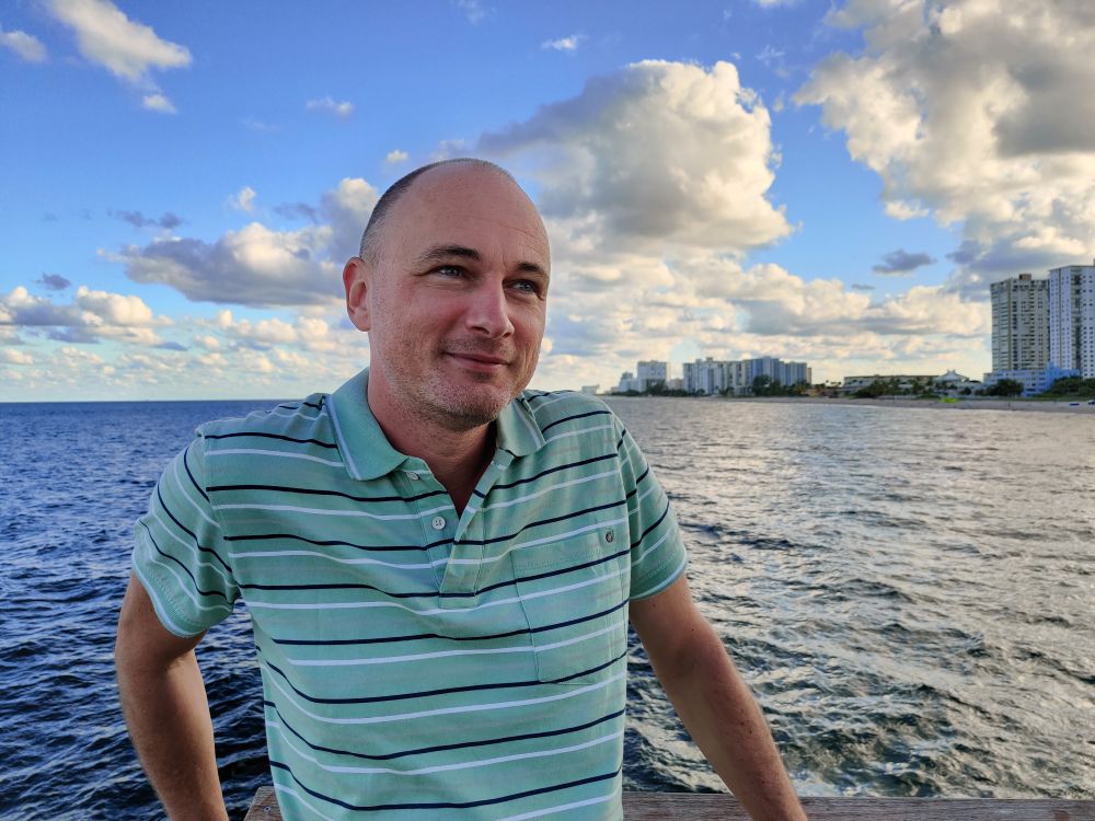 Istvan Dupai posing and smiling out on a pier in West Palm Beach